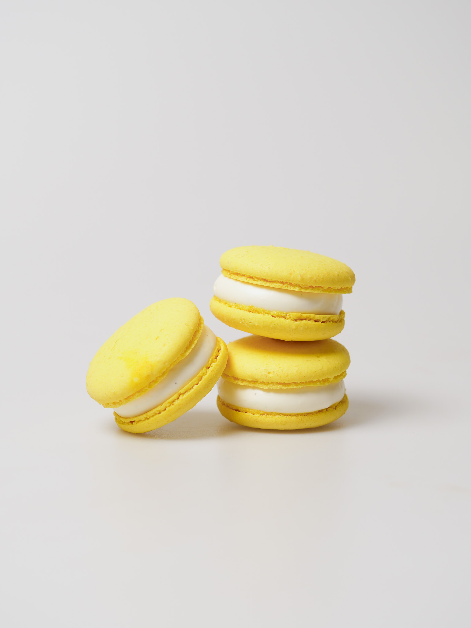 เมนู: Yuzu Cream Cheese Macaron