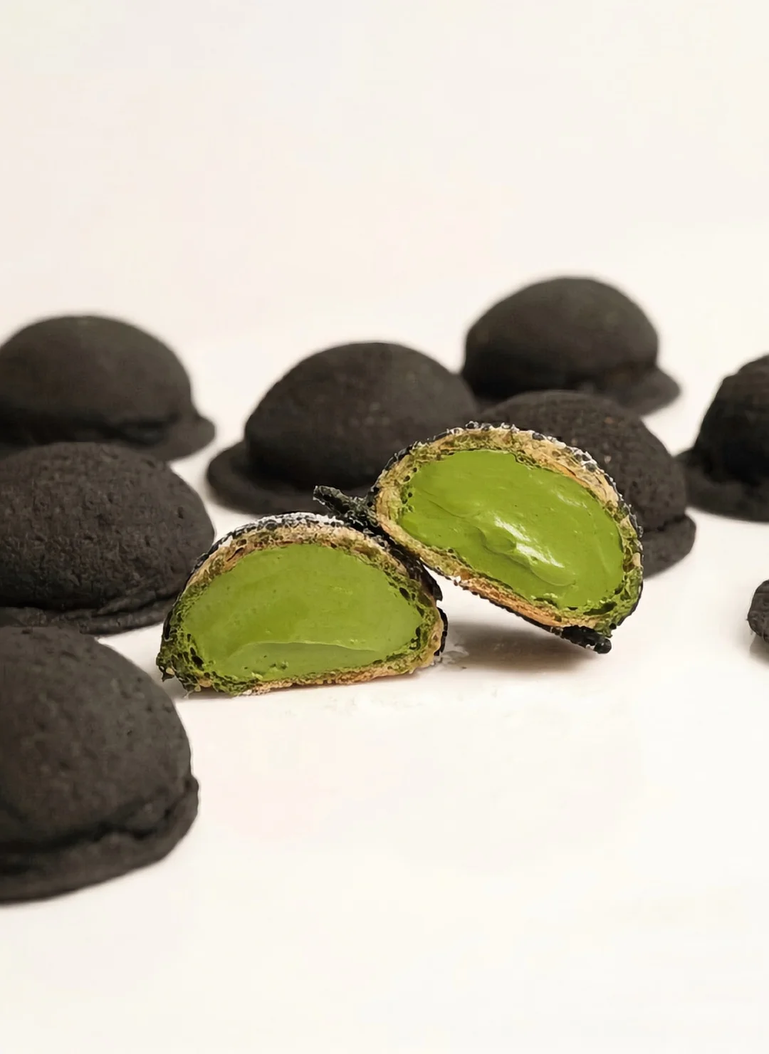 เมนู: Charcoal Matcha Osaka Cream Puff